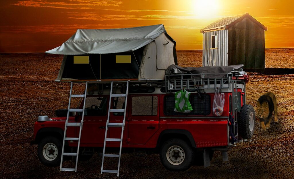 Dachzelt Auto im Sonnenuntergang